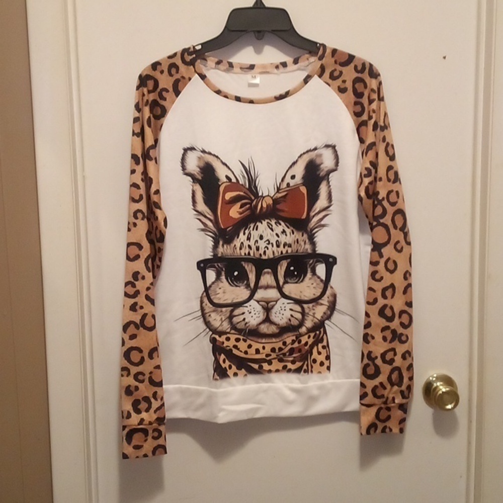 NIP - Long Sleeve Cheeta Print Bunny With Glasses Shirt - Size Medium - Picture 1 of 5